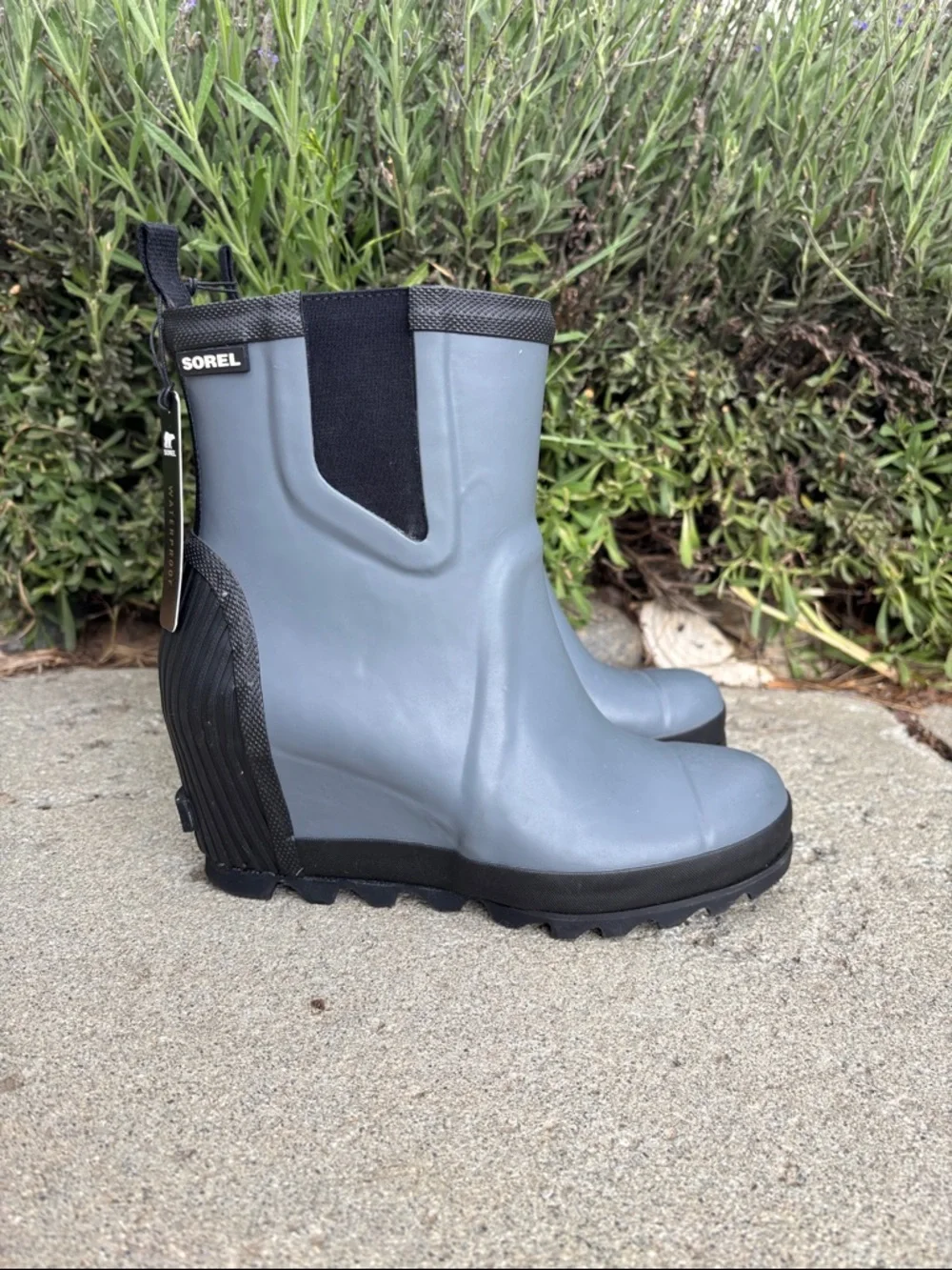 Sorel Women's Gray Joan Rain Wedge   Chelsea Style Waterproof Rain Boots. NWT. 8